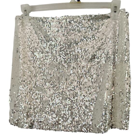 NWT WAYF Silver Sequined Mini Skirt Size Medium - Picture 4 of 8